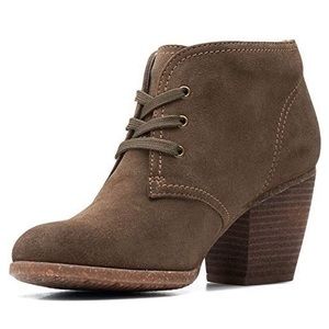 Clarks Bergen Lace Dark Oli, women’s 8.5, like new